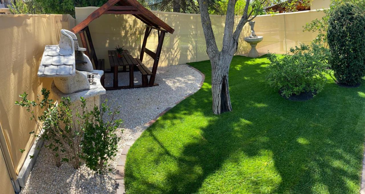 Villa Relax Apartman Gardony Bagian luar foto